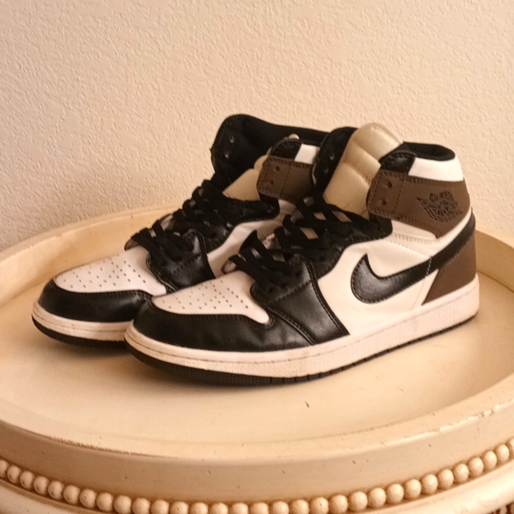 Woman's air Jordan 1